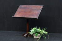 時代を重ねた味わいある風合いの書見台 DC8204