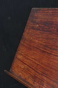 時代を重ねた味わいある風合いの書見台 DC8204