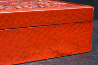 松の大木を力強く彫り描いた美しい朱漆の木箱 DC8205