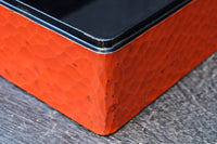 松の大木を力強く彫り描いた美しい朱漆の木箱 DC8205