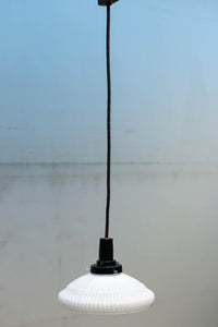 レースの様なプレス模様が可愛らしい電笠 DC8217