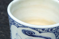 大珍品‼︎ 白抜きの唐草模様に波うさぎが映える風情ある火入れ DC8220