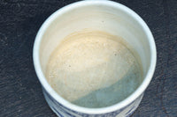 大珍品‼︎ 白抜きの唐草模様に波うさぎが映える風情ある火入れ DC8220