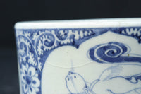 大珍品‼︎ 白抜きの唐草模様に波うさぎが映える風情ある火入れ DC8220