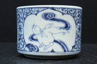 大珍品‼︎ 白抜きの唐草模様に波うさぎが映える風情ある火入れ DC8220