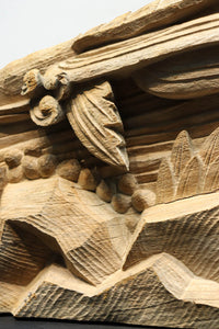 龍へと昇華する鯉の滝昇りを描いた立体彫刻が素晴らしい梁飾り DC8223ab 在庫(a:1 b:1)枚