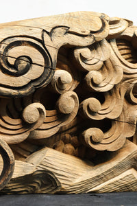 龍へと昇華する鯉の滝昇りを描いた立体彫刻が素晴らしい梁飾り DC8223ab 在庫(a:1 b:1)枚