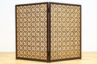 木枠内に幾何学模様をびっしり組み凛とした眺めの2つ折り衝立 DC8231