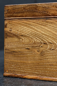 穏やかな流れの杢目で風情溢れる小物入れ DC8252