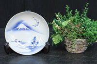 富士山と帆船が浮かぶ水辺の風景を描いた染付中皿 DC8267 在庫4枚
