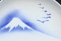 富士山と帆船が浮かぶ水辺の風景を描いた染付中皿 DC8267 在庫4枚