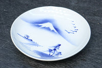 富士山と帆船が浮かぶ水辺の風景を描いた染付中皿 DC8267 在庫4枚