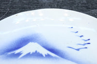 富士山と帆船が浮かぶ水辺の風景を描いた染付中皿 DC8267 在庫4枚