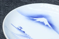 富士山と帆船が浮かぶ水辺の風景を描いた染付中皿 DC8267 在庫4枚