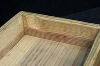 古色を帯びた木地色の蓋付きの木箱 DC8278