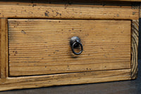 古色を帯びた木地色の蓋付きの木箱 DC8278