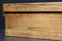 古色を帯びた木地色の蓋付きの木箱 DC8278