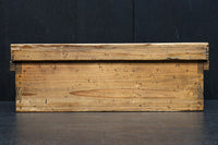 古色を帯びた木地色の蓋付きの木箱 DC8278