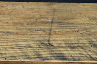 古色を帯びた木地色の蓋付きの木箱 DC8278