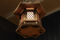 珍品!! 自然の風合いが温かみある木製の灯籠 DC8327