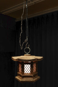 珍品!! 自然の風合いが温かみある木製の灯籠 DC8327