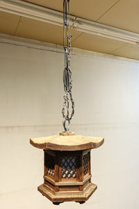 珍品!! 自然の風合いが温かみある木製の灯籠 DC8327