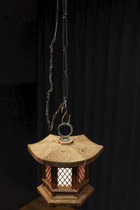 珍品!! 自然の風合いが温かみある木製の灯籠 DC8327