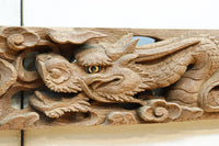 2体の龍の威厳ある姿を描く彫刻梁飾り DC8334