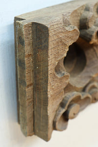 2体の龍の威厳ある姿を描く彫刻梁飾り DC8334