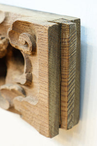 2体の龍の威厳ある姿を描く彫刻梁飾り DC8334