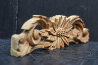 可愛らしい菊の花の小さな彫刻飾り DC8359 在庫2個