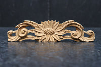 可愛らしい菊の花の小さな彫刻飾り DC8359 在庫2個