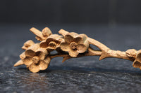 極小!! 可愛らしい梅の花が咲くとても小さな彫刻飾りセット DC8364 在庫2個一組