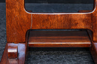 どっしりとした構えの大型皿立て DC8384