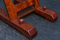 どっしりとした構えの大型皿立て DC8384