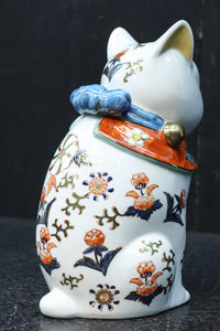 ちょこんと座る姿が可愛らしい招き猫 DC8388