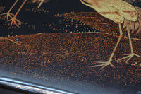 2羽の鶴が戯れる絵柄で上品な面持ちの蒔絵木箱 DC8389