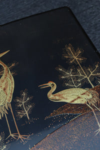 2羽の鶴が戯れる絵柄で上品な面持ちの蒔絵木箱 DC8389