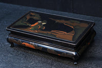 人物を描いた絵柄で上品な趣きある置台 DC8410