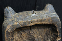 古色の風合いで味わいある木彫りの小さな鬼の面 DC8417