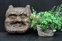 古色の風合いで味わいある木彫りの小さな鬼の面 DC8417