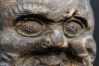 古色の風合いで味わいある木彫りの小さな鬼の面 DC8417