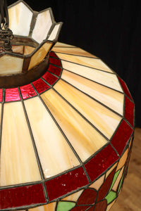 赤い花模様が引き立つ色鮮やかなステンドグラスのシャンデリア DC8438