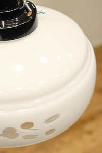 可愛らしい葉柄の透かし模様で風情ある電笠 DC8448