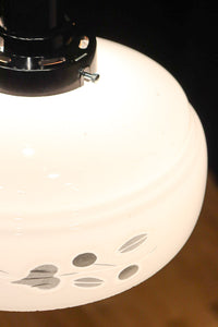 可愛らしい葉柄の透かし模様で風情ある電笠 DC8448