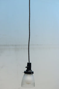 幾何学模様の透かし模様が印象的な電笠 DC8450