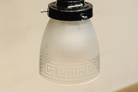 幾何学模様の透かし模様が印象的な電笠 DC8450