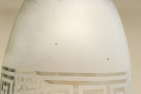 幾何学模様の透かし模様が印象的な電笠 DC8450