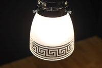 幾何学模様の透かし模様が印象的な電笠 DC8450