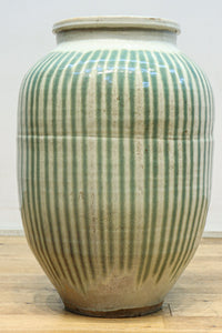 縦ストライプ柄で和の趣きある信楽焼の大きな壺 DC8477